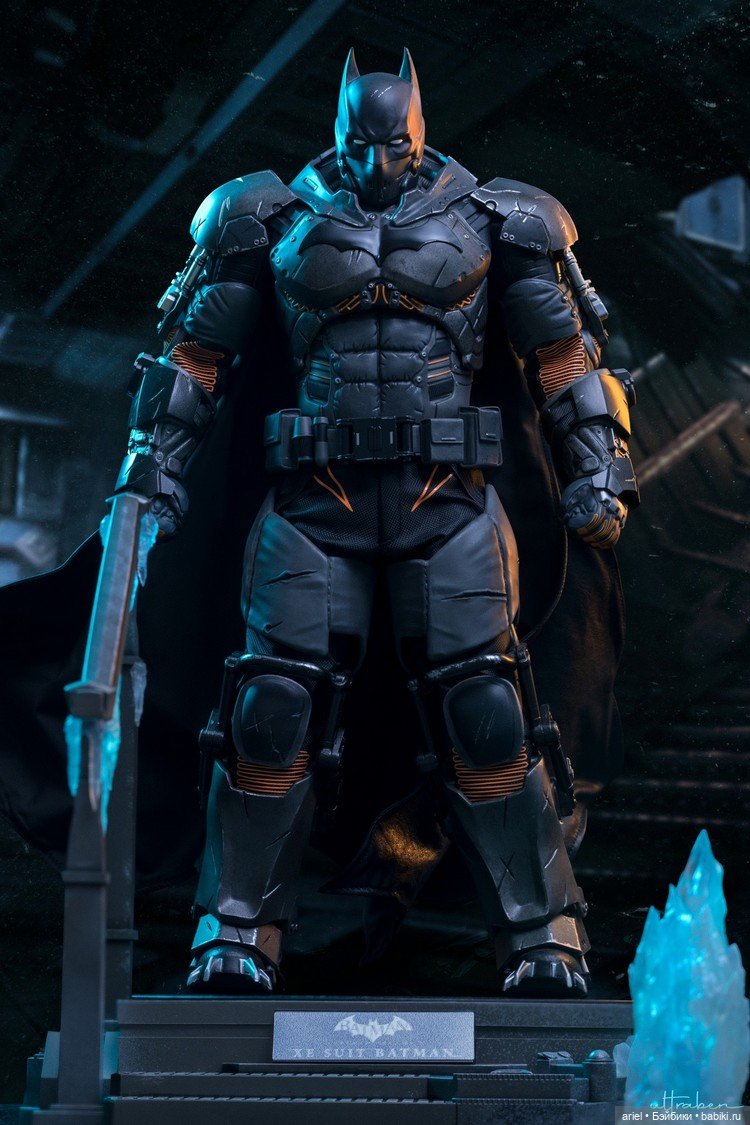 Фигурка Бэтмена (в бронекостюме XE) от Hot Toys по мотивам игры "Batman: Arkham Origins" (фото 7)