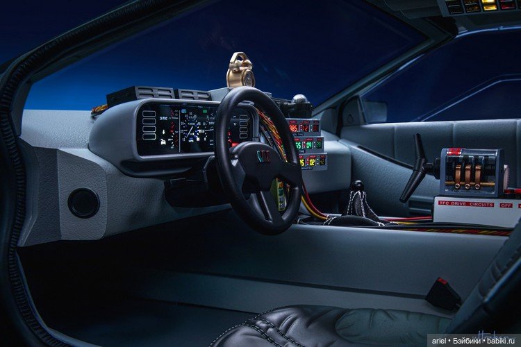 Модель Делореан по мотивам фильма «Назад в будущее 2» (фото 6)