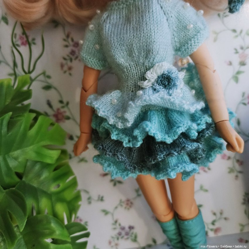 Пироженка 2 .. вяжу куколкам красивые платьица