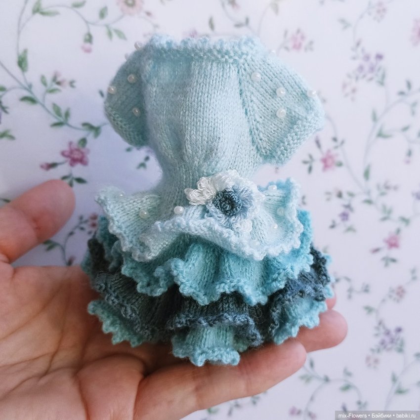 Пироженка 2 .. вяжу куколкам красивые платьица