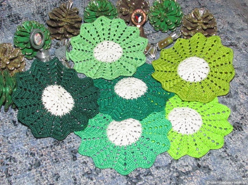 Аксессуары для кукольных домиков и фото сессий — вязаные салфетки ( 12.5 см ) (фото 7)