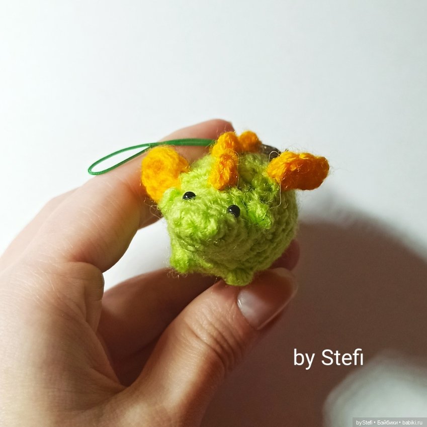 Покажу своего дракона (микро или мини + описание. Связан крючком. Без пришивных деталей (фото 2)