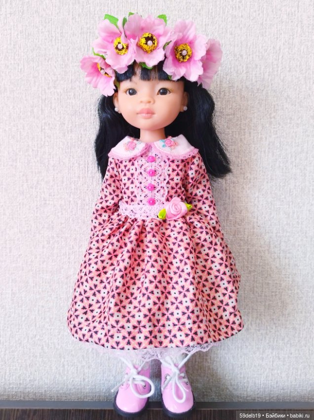 Продолжаем розовую тему в кукольном гардеробе: шёлковое платье с розовым принтом