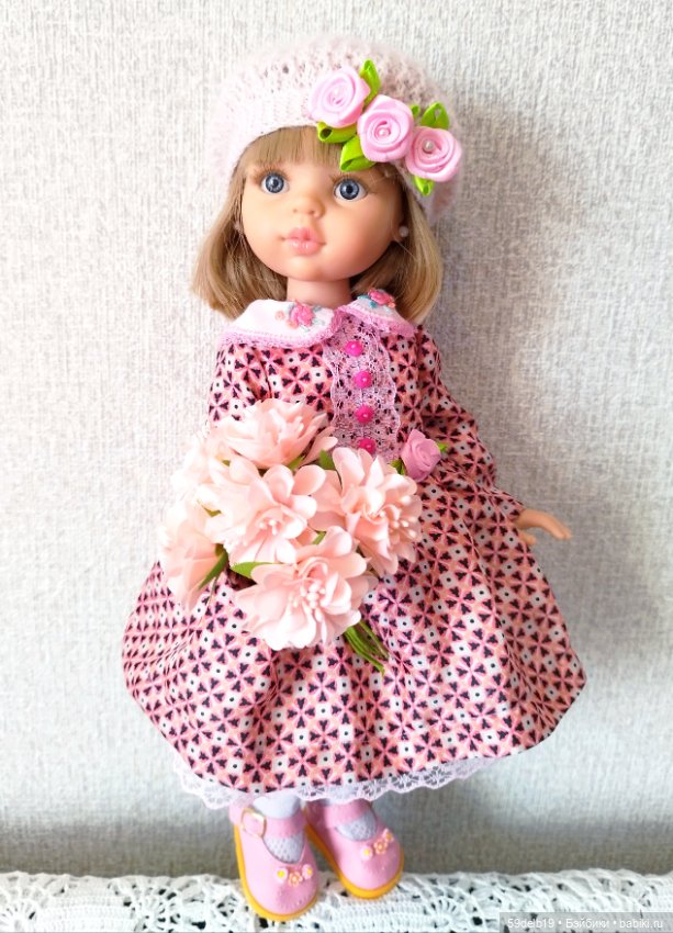 Продолжаем розовую тему в кукольном гардеробе: шёлковое платье с розовым принтом (фото 10)