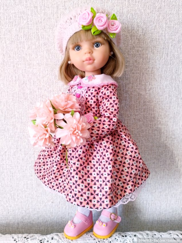 Продолжаем розовую тему в кукольном гардеробе: шёлковое платье с розовым принтом