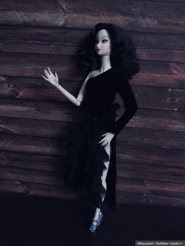 Загадочная незнакомка Elvira Nurmi