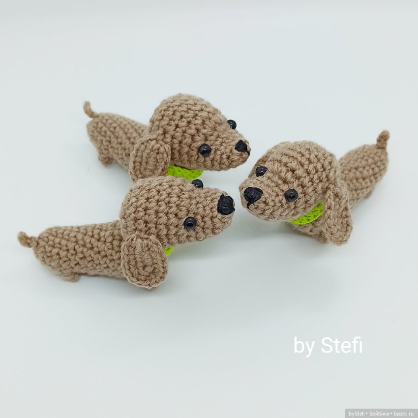 Таксиков много не бывает — Вязаные игрушки и амигуруми: крючком