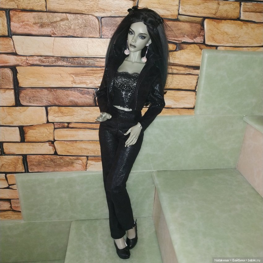 Раффина в кожаном костюме (фото 10)