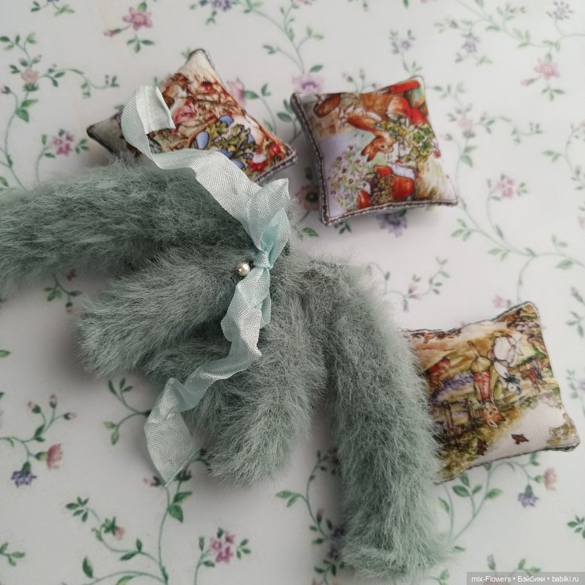 Вяжу куколкам.. пушистики (продолжение)