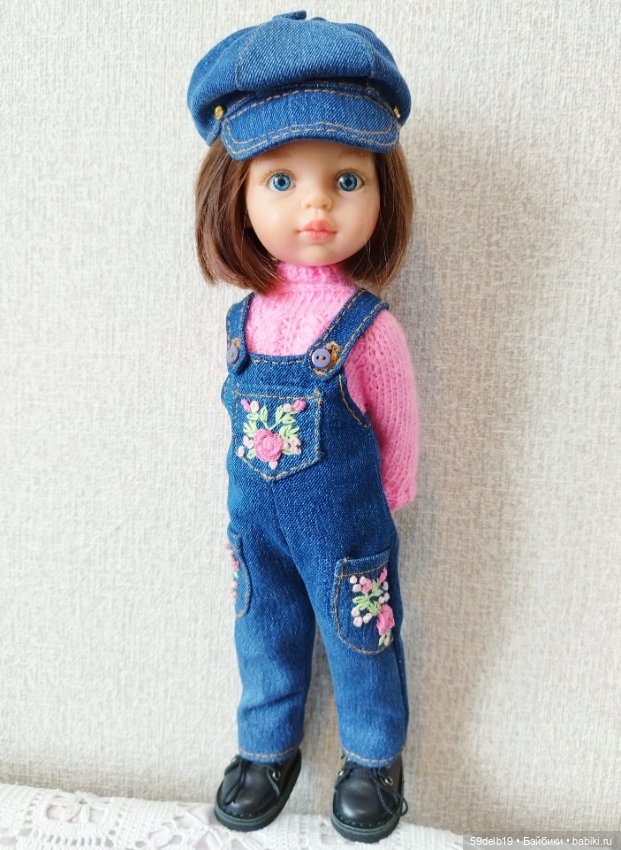 У паолочек новый комплект: джинсовый комбинезончик с вышивкой и розовый свитерок