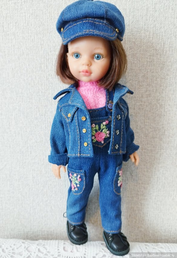 У паолочек новый комплект: джинсовый комбинезончик с вышивкой и розовый свитерок