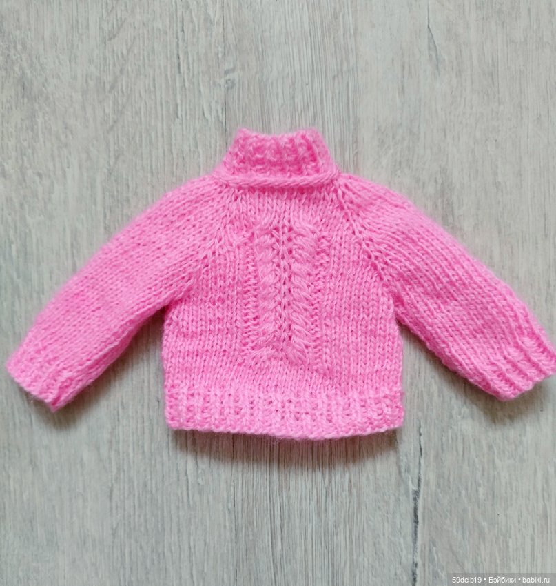 У паолочек новый комплект: джинсовый комбинезончик с вышивкой и розовый свитерок (фото 3)