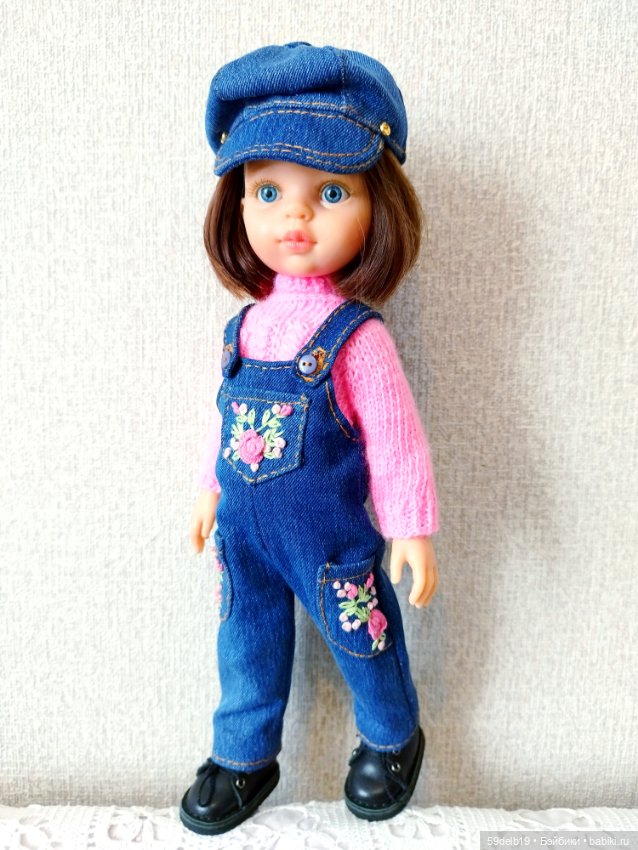 У паолочек новый комплект: джинсовый комбинезончик с вышивкой и розовый свитерок