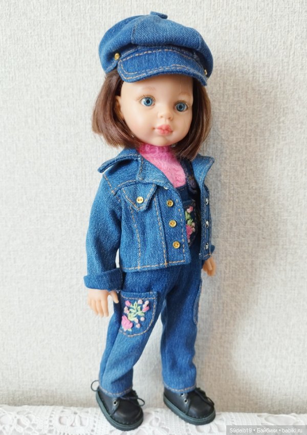 У паолочек новый комплект: джинсовый комбинезончик с вышивкой и розовый свитерок