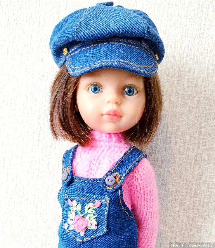 У паолочек новый комплект: джинсовый комбинезончик с вышивкой и розовый свитерок