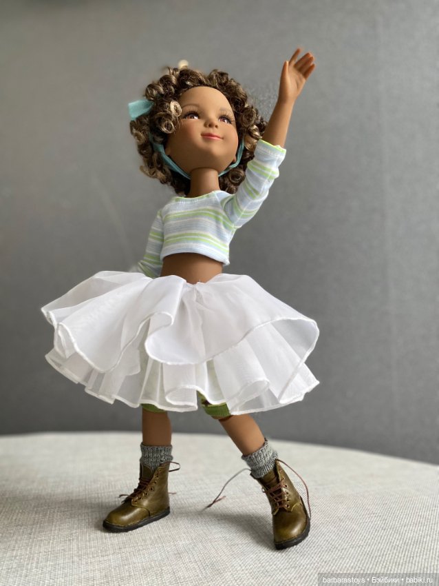 Обувные кукольные будни - хотела показать ботиночки, а получилось то, что получилось