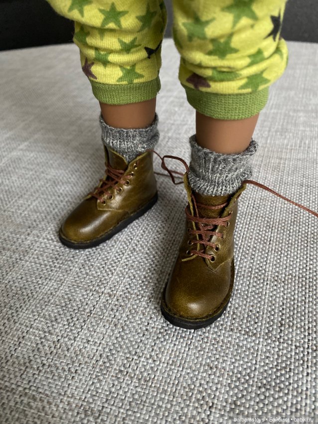 Обувные кукольные будни - хотела показать ботиночки, а получилось то, что получилось (фото 3)