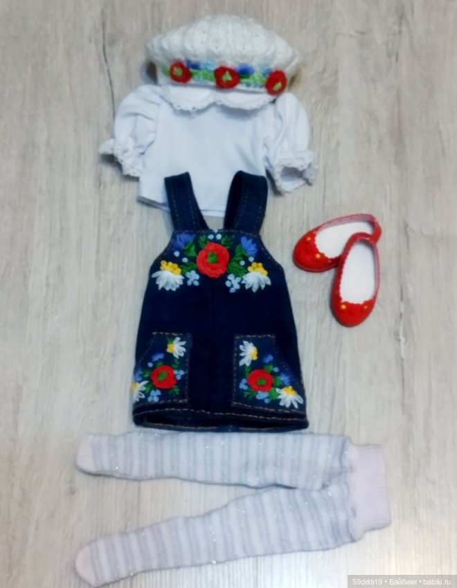Новый наряд для паолочек: джинсовый сарафанчик, вязаный беретик с вышивкой маки (фото 5)