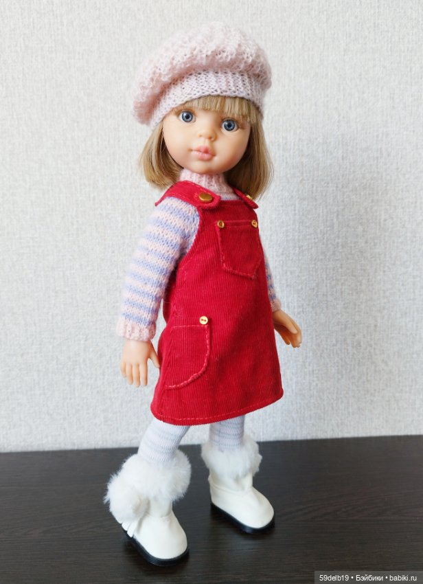 У нас новые белые сапожки