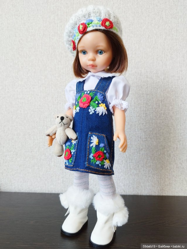 У нас новые белые сапожки