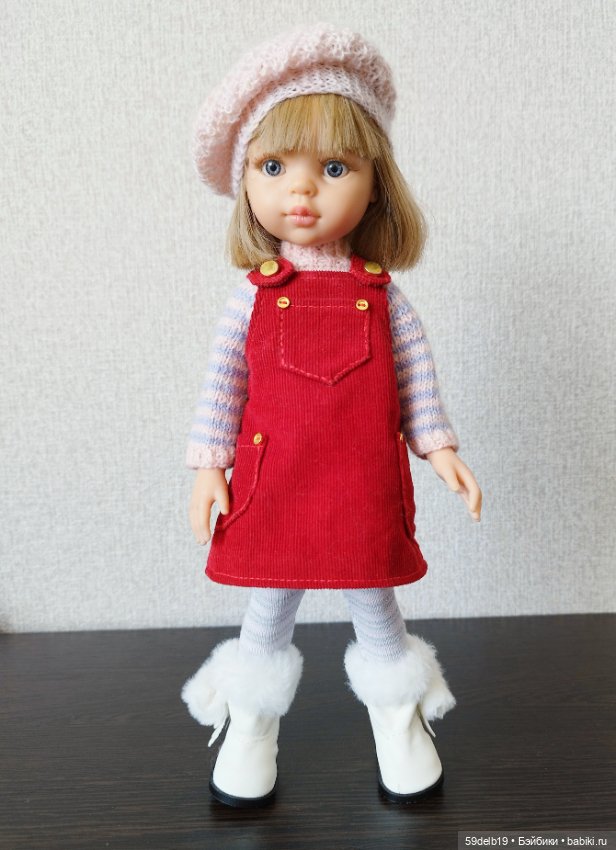 У нас новые белые сапожки