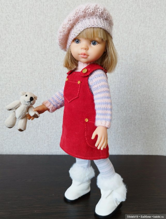 У нас новые белые сапожки