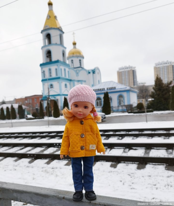 Катя и Вера - кукла и девочка