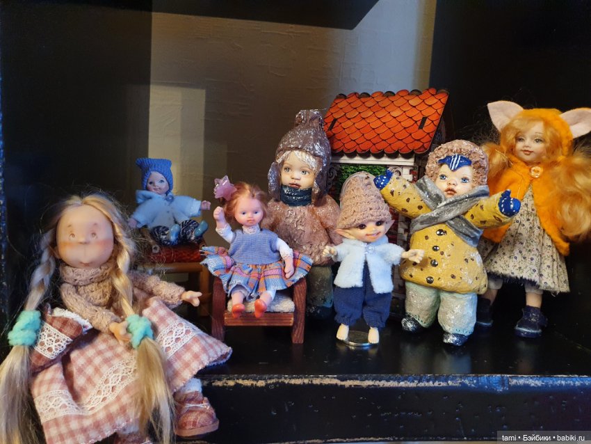 Комнатка для мелких куколок))