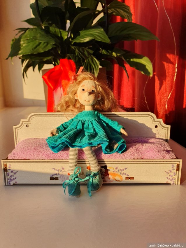 Комнатка для мелких куколок))