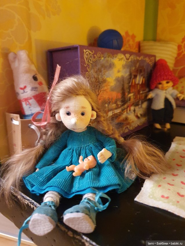 Комнатка для мелких куколок))