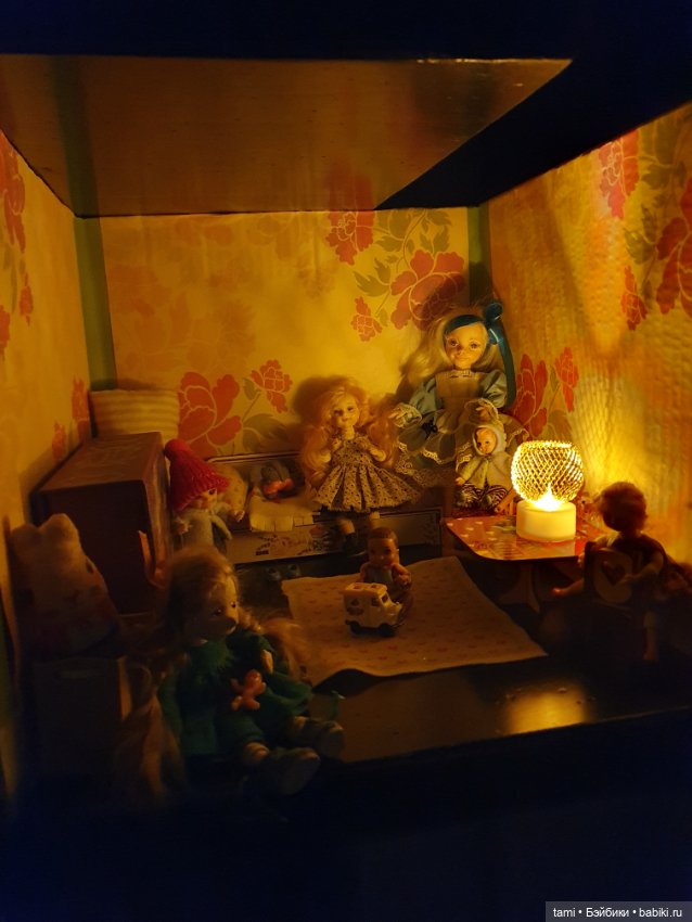 Комнатка для мелких куколок))