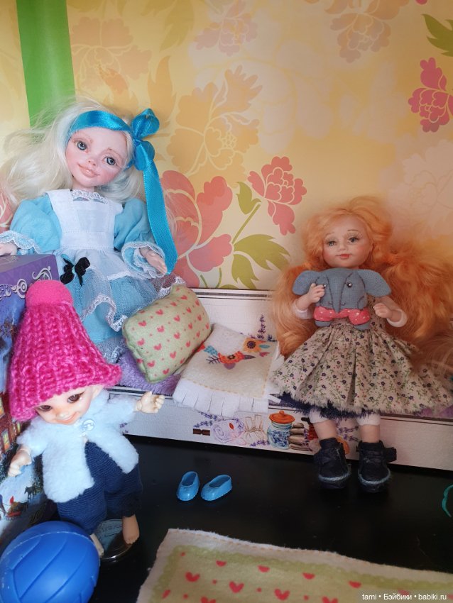 Комнатка для мелких куколок))