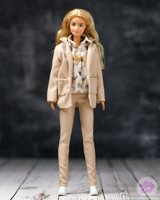 Дополнила образ кожанным пиджачком для барби