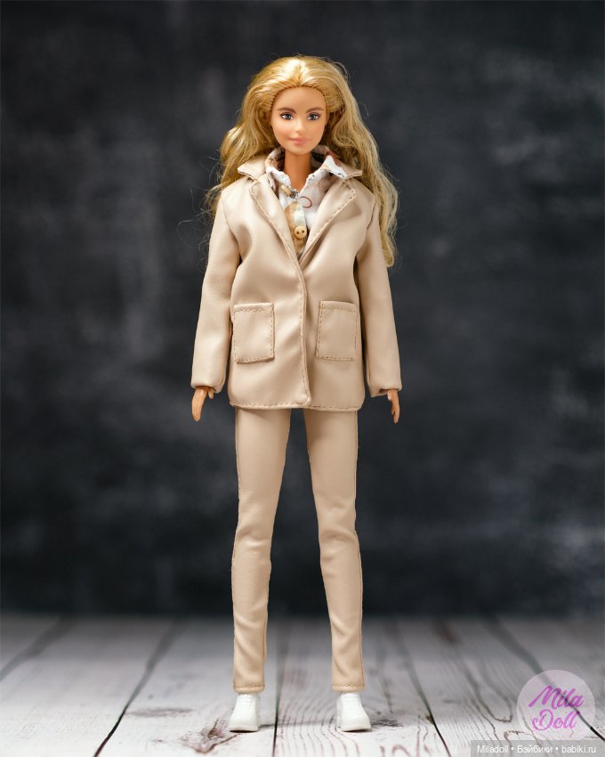 Дополнила образ кожанным пиджачком для барби (фото 2)