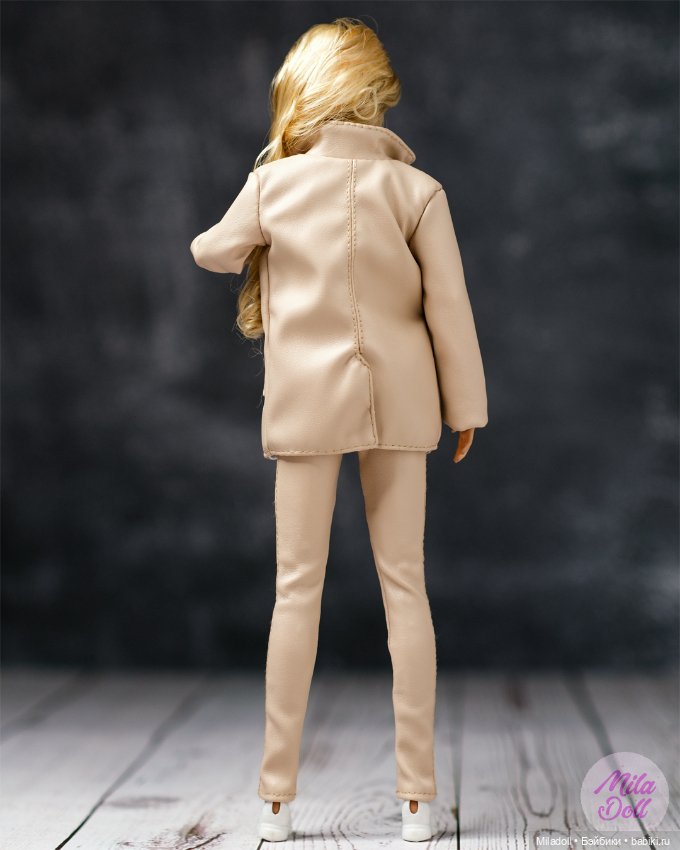 Дополнила образ кожанным пиджачком для барби (фото 3)