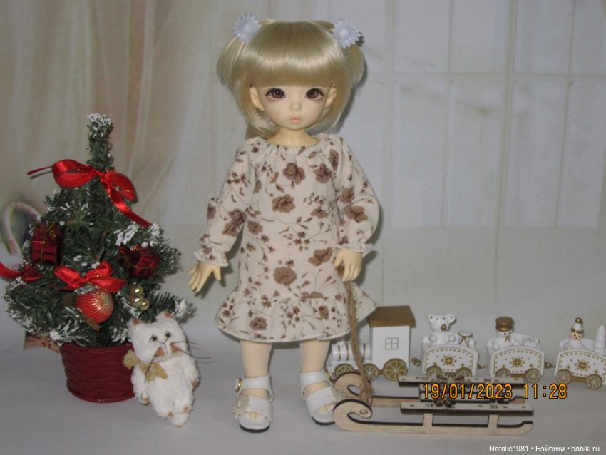 Новое платье у Натки - неожиданно подошло. И немного новогодних фото, хотя на носу уже весна. Литлфи Анте Эльф