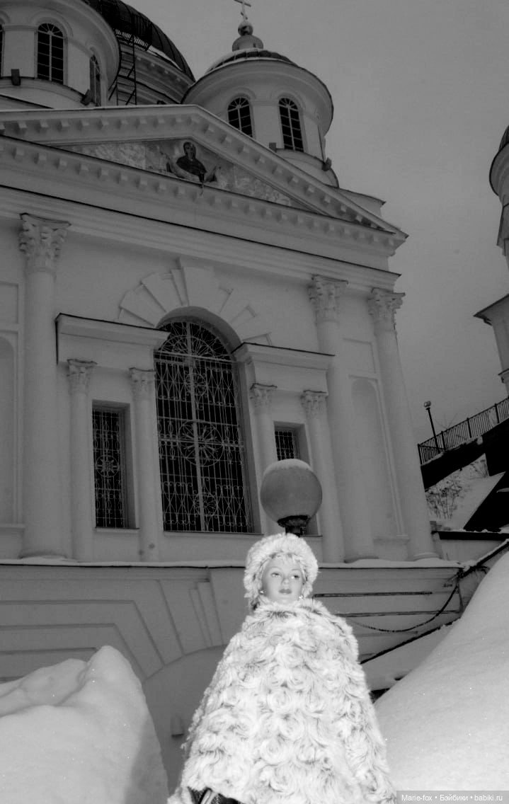 По Сеньке шапка: Арсения гуляет по заснеженному Сарову