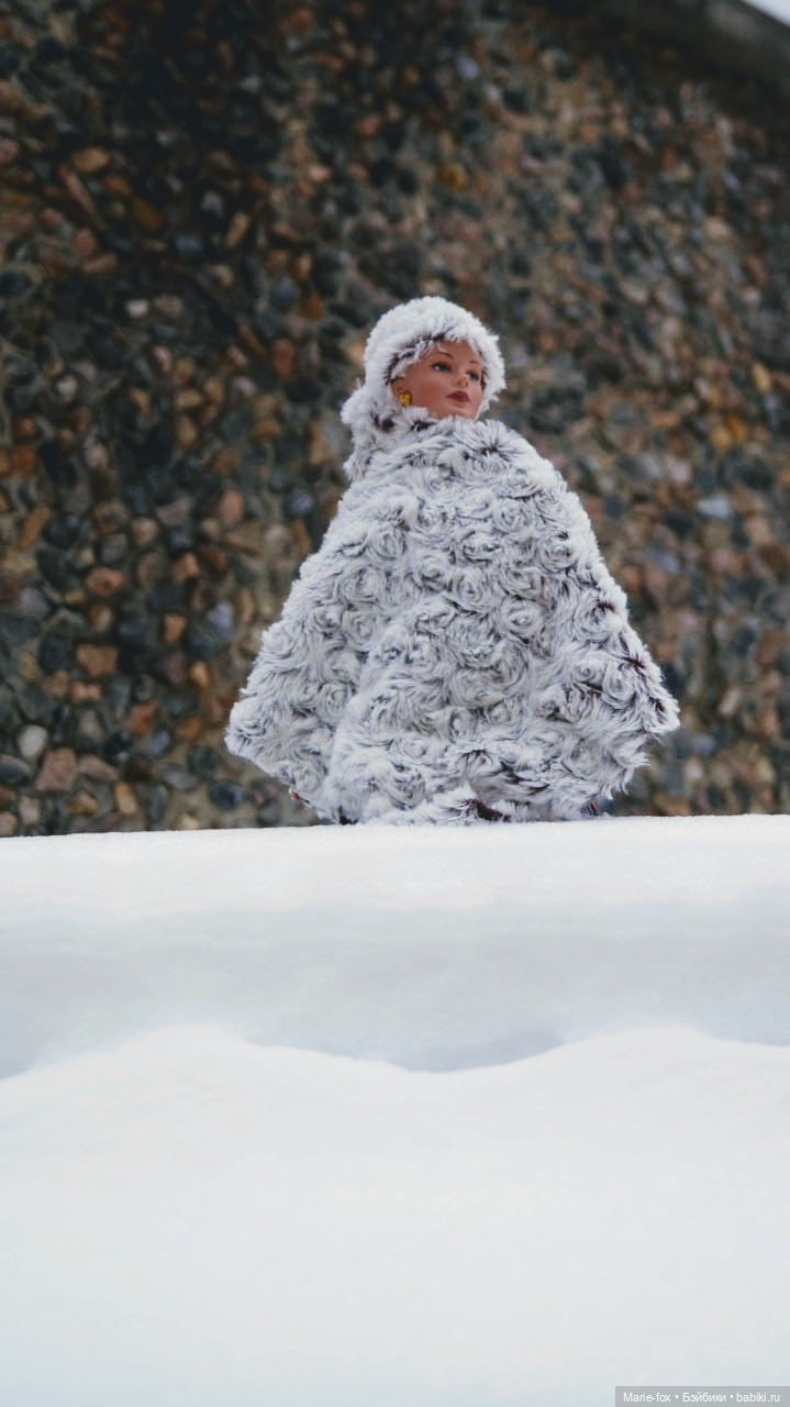 По Сеньке шапка: Арсения гуляет по заснеженному Сарову