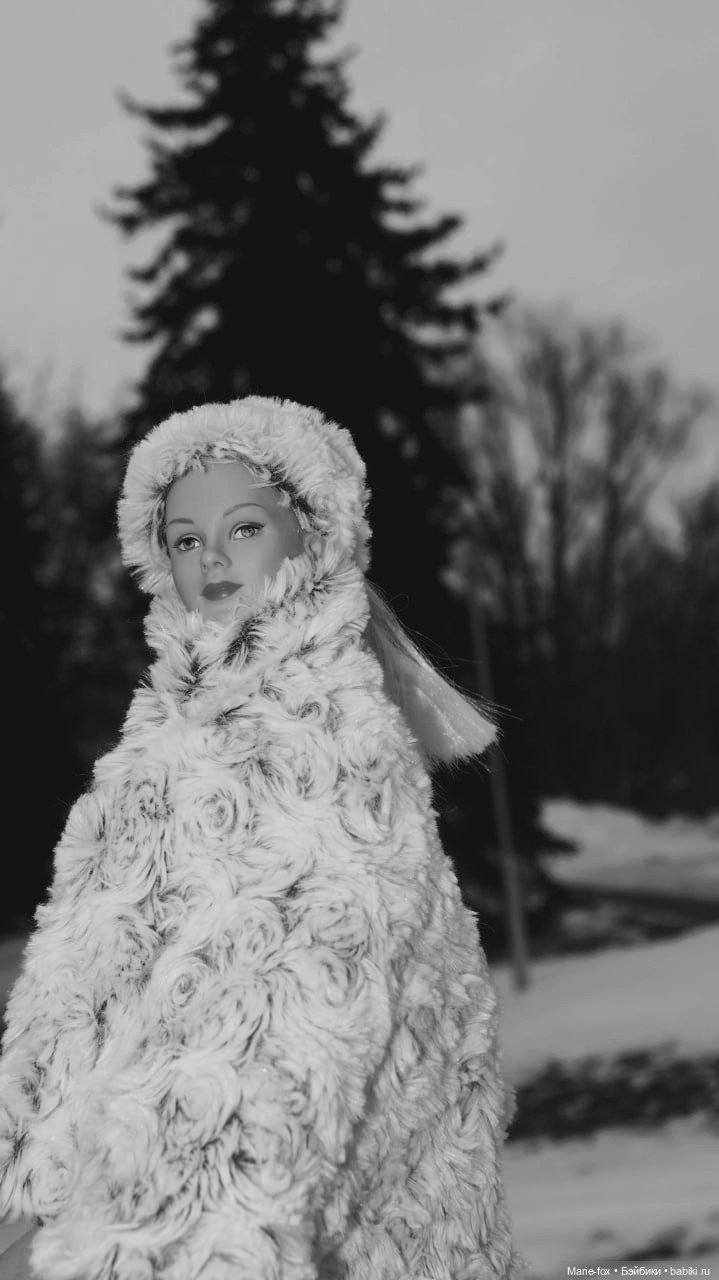 По Сеньке шапка: Арсения гуляет по заснеженному Сарову