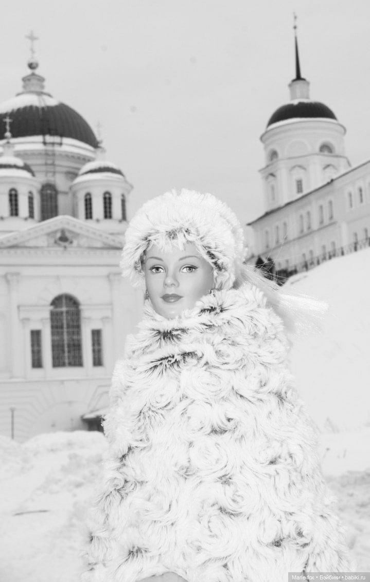 По Сеньке шапка: Арсения гуляет по заснеженному Сарову