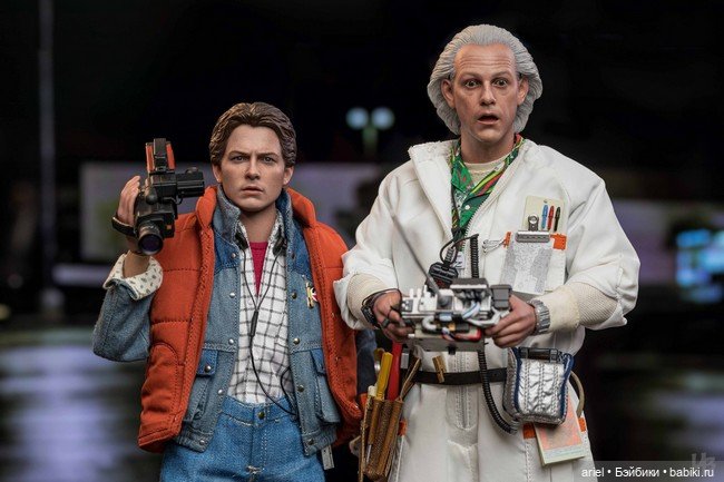 Релиз фигурки доктора Эмметт Браун от Hot Toys по мотивам фильма «Назад в будущее» (фото 9)