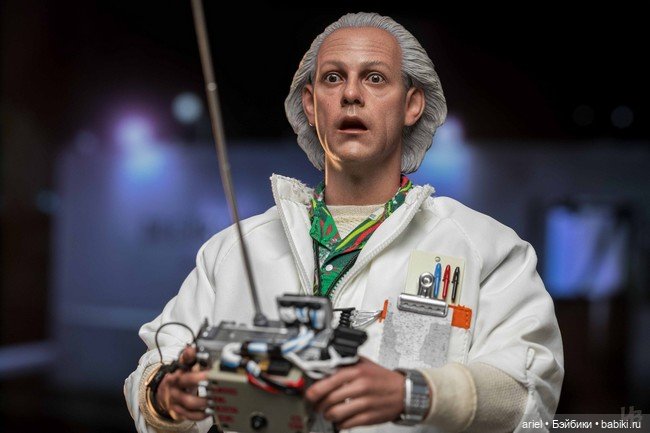 Релиз фигурки доктора Эмметт Браун от Hot Toys по мотивам фильма «Назад в будущее» (фото 8)