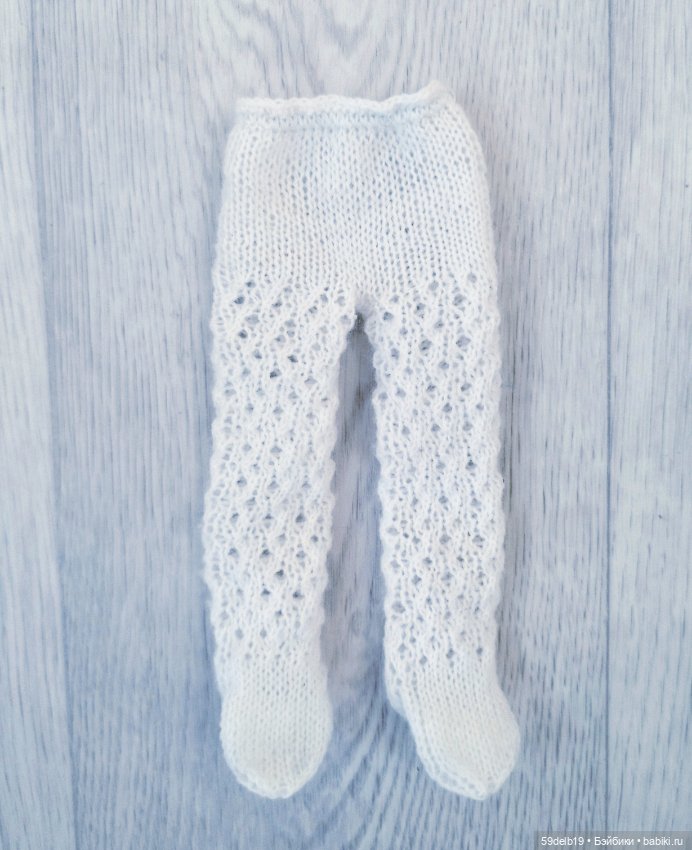 У куклы Кати новый весенний комплект одежды