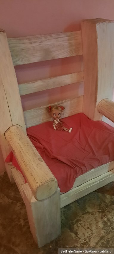 Наташа в гостях у Смурфиков