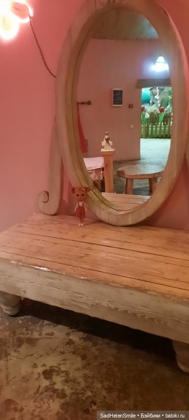 Наташа в гостях у Смурфиков