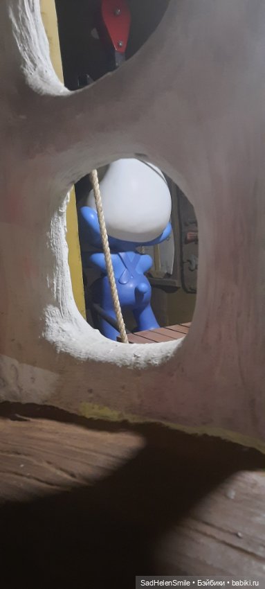 Наташа в гостях у Смурфиков