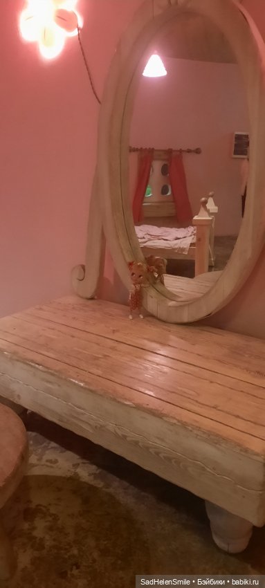 Наташа в гостях у Смурфиков