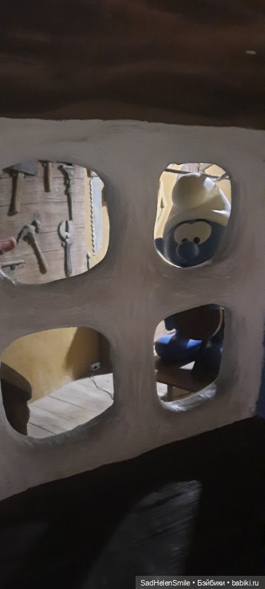 Наташа в гостях у Смурфиков