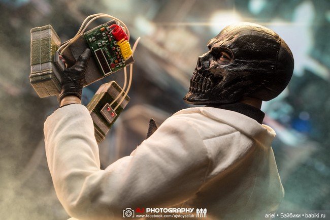 Серийная фигурка Чёрной Маски от VTS Toys