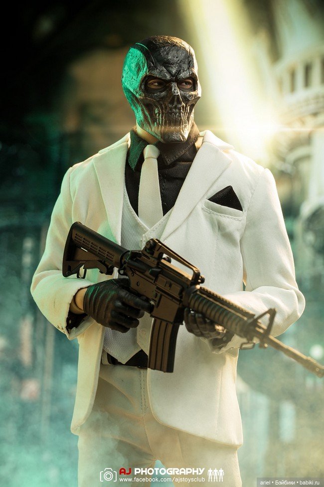 Серийная фигурка Чёрной Маски от VTS Toys (фото 3)